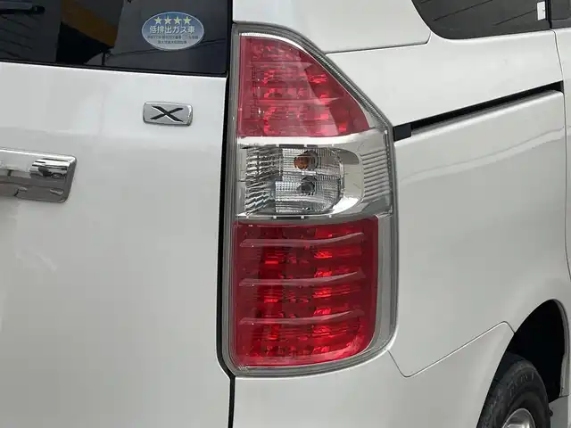 トヨタ ノア X 山形県 2009(平21)年 11.8万km ホワイトパールクリスタルシャイン 4WD/純正HDDナビ/・TV/AM/FM/CD/DVD/ハロゲンヘッドライト/フロントフォグランプ/電動格納ミラー/両側スライドドア/リモコンキー/純正フロアマット/純正ドアバイザー/ETC/冬タイヤ積み込み/保証書/取扱説明書