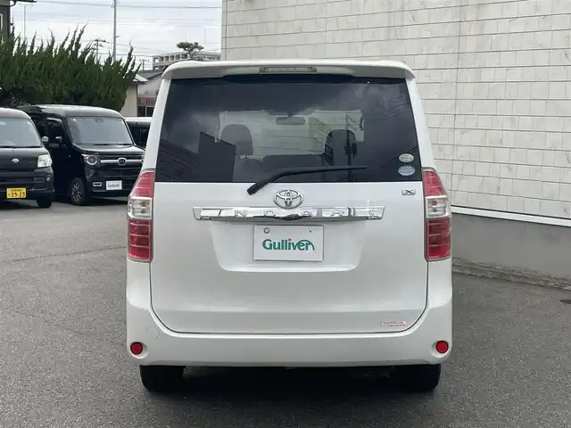 トヨタ ノア X 山形県 2009(平21)年 11.8万km ホワイトパールクリスタルシャイン 4WD/純正HDDナビ/・TV/AM/FM/CD/DVD/ハロゲンヘッドライト/フロントフォグランプ/電動格納ミラー/両側スライドドア/リモコンキー/純正フロアマット/純正ドアバイザー/ETC/冬タイヤ積み込み/保証書/取扱説明書