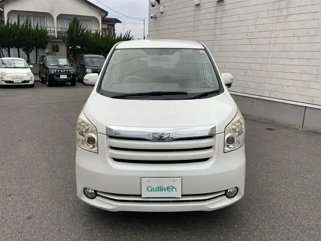 トヨタ ノア X 山形県 2009(平21)年 11.8万km ホワイトパールクリスタルシャイン 4WD/純正HDDナビ/・TV/AM/FM/CD/DVD/ハロゲンヘッドライト/フロントフォグランプ/電動格納ミラー/両側スライドドア/リモコンキー/純正フロアマット/純正ドアバイザー/ETC/冬タイヤ積み込み/保証書/取扱説明書