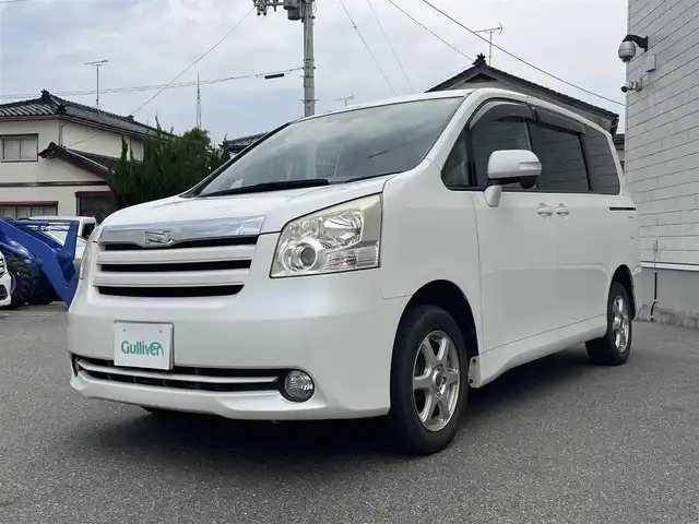 トヨタ ノア X 山形県 2009(平21)年 11.8万km ホワイトパールクリスタルシャイン 4WD/純正HDDナビ/・TV/AM/FM/CD/DVD/ハロゲンヘッドライト/フロントフォグランプ/電動格納ミラー/両側スライドドア/リモコンキー/純正フロアマット/純正ドアバイザー/ETC/冬タイヤ積み込み/保証書/取扱説明書