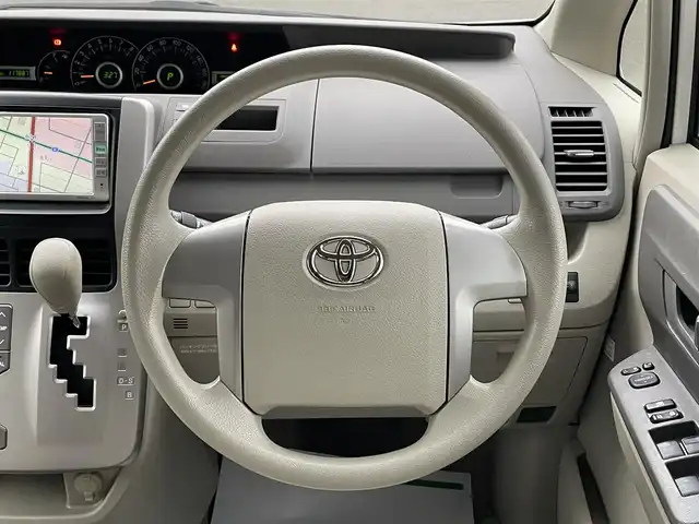 トヨタ ノア X 山形県 2009(平21)年 11.8万km ホワイトパールクリスタルシャイン 4WD/純正HDDナビ/・TV/AM/FM/CD/DVD/ハロゲンヘッドライト/フロントフォグランプ/電動格納ミラー/両側スライドドア/リモコンキー/純正フロアマット/純正ドアバイザー/ETC/冬タイヤ積み込み/保証書/取扱説明書