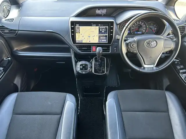 トヨタ ノア Si ダブルバイビーⅡ 東京都 2020(令2)年 3.3万km ブラック 純正10インチナビ（NSZN-Z68T）/DVD/Bluetoothオーディオ/フルセグTV/バックカメラ/両側パワースライドドア/前方ドライブレコーダー/コーナーセンサー（前後）/LEDヘッドランプ/LEDフロントフォグランプ/後席サンシェード/7人乗り/キャプテンシート/スマートキー／プッシュスタート/クルーズコントロール/オートライト/オートマチックハイビーム/スペアキー/取扱説明書