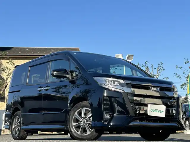 トヨタ ノア Si ダブルバイビーⅡ 東京都 2020(令2)年 3.3万km ブラック 純正10インチナビ（NSZN-Z68T）/DVD/Bluetoothオーディオ/フルセグTV/バックカメラ/両側パワースライドドア/前方ドライブレコーダー/コーナーセンサー（前後）/LEDヘッドランプ/LEDフロントフォグランプ/後席サンシェード/7人乗り/キャプテンシート/スマートキー／プッシュスタート/クルーズコントロール/オートライト/オートマチックハイビーム/スペアキー/取扱説明書