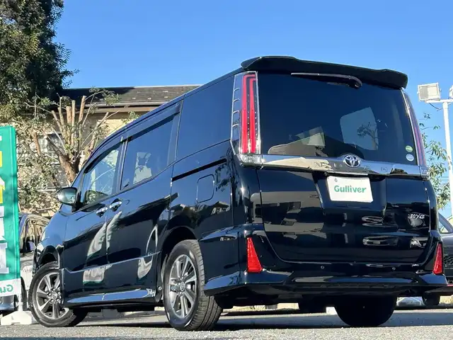 トヨタ ノア Si ダブルバイビーⅡ 東京都 2020(令2)年 3.3万km ブラック 純正10インチナビ（NSZN-Z68T）/DVD/Bluetoothオーディオ/フルセグTV/バックカメラ/両側パワースライドドア/前方ドライブレコーダー/コーナーセンサー（前後）/LEDヘッドランプ/LEDフロントフォグランプ/後席サンシェード/7人乗り/キャプテンシート/スマートキー／プッシュスタート/クルーズコントロール/オートライト/オートマチックハイビーム/スペアキー/取扱説明書