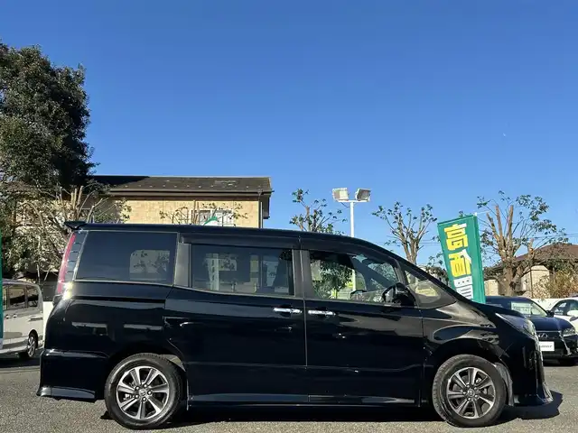 トヨタ ノア Si ダブルバイビーⅡ 東京都 2020(令2)年 3.3万km ブラック 純正10インチナビ（NSZN-Z68T）/DVD/Bluetoothオーディオ/フルセグTV/バックカメラ/両側パワースライドドア/前方ドライブレコーダー/コーナーセンサー（前後）/LEDヘッドランプ/LEDフロントフォグランプ/後席サンシェード/7人乗り/キャプテンシート/スマートキー／プッシュスタート/クルーズコントロール/オートライト/オートマチックハイビーム/スペアキー/取扱説明書