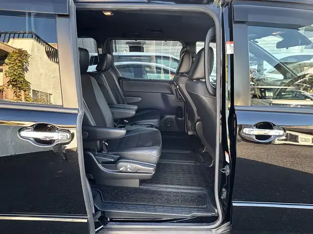 トヨタ ノア Si ダブルバイビーⅡ 東京都 2020(令2)年 3.3万km ブラック 純正10インチナビ（NSZN-Z68T）/DVD/Bluetoothオーディオ/フルセグTV/バックカメラ/両側パワースライドドア/前方ドライブレコーダー/コーナーセンサー（前後）/LEDヘッドランプ/LEDフロントフォグランプ/後席サンシェード/7人乗り/キャプテンシート/スマートキー／プッシュスタート/クルーズコントロール/オートライト/オートマチックハイビーム/スペアキー/取扱説明書