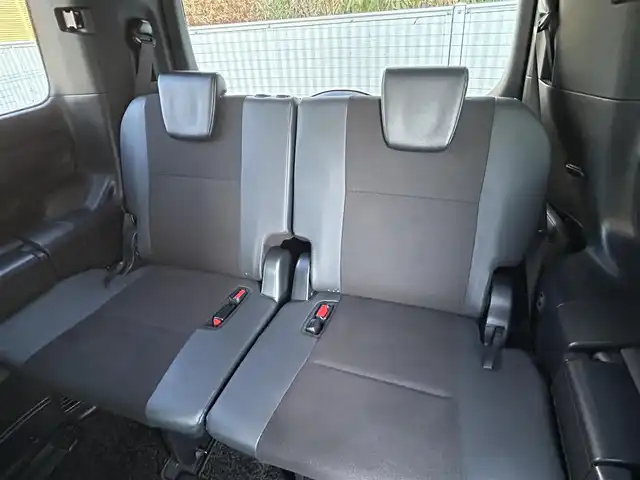 トヨタ ノア Si ダブルバイビーⅡ 東京都 2020(令2)年 3.3万km ブラック 純正10インチナビ（NSZN-Z68T）/DVD/Bluetoothオーディオ/フルセグTV/バックカメラ/両側パワースライドドア/前方ドライブレコーダー/コーナーセンサー（前後）/LEDヘッドランプ/LEDフロントフォグランプ/後席サンシェード/7人乗り/キャプテンシート/スマートキー／プッシュスタート/クルーズコントロール/オートライト/オートマチックハイビーム/スペアキー/取扱説明書