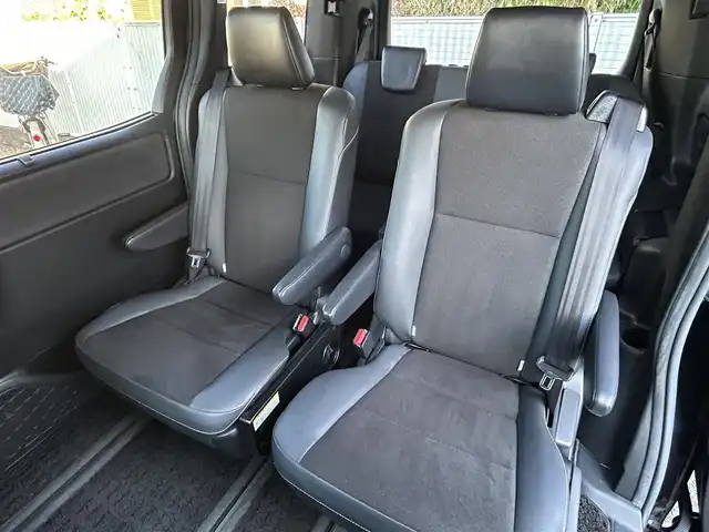 トヨタ ノア Si ダブルバイビーⅡ 東京都 2020(令2)年 3.3万km ブラック 純正10インチナビ（NSZN-Z68T）/DVD/Bluetoothオーディオ/フルセグTV/バックカメラ/両側パワースライドドア/前方ドライブレコーダー/コーナーセンサー（前後）/LEDヘッドランプ/LEDフロントフォグランプ/後席サンシェード/7人乗り/キャプテンシート/スマートキー／プッシュスタート/クルーズコントロール/オートライト/オートマチックハイビーム/スペアキー/取扱説明書