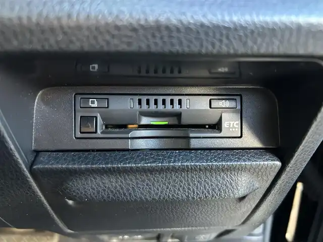 トヨタ ノア Si ダブルバイビーⅡ 東京都 2020(令2)年 3.3万km ブラック 純正10インチナビ（NSZN-Z68T）/DVD/Bluetoothオーディオ/フルセグTV/バックカメラ/両側パワースライドドア/前方ドライブレコーダー/コーナーセンサー（前後）/LEDヘッドランプ/LEDフロントフォグランプ/後席サンシェード/7人乗り/キャプテンシート/スマートキー／プッシュスタート/クルーズコントロール/オートライト/オートマチックハイビーム/スペアキー/取扱説明書