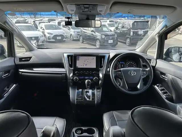 トヨタ アルファード S 和歌山県 2021(令3)年 4.4万km ホワイトパールクリスタルシャイン 純正ナビ/バックモニター/フルセグTV/DVD/純正フリップダウンモニター/両側パワースライドドア/衝突軽減ブレーキ/レーダークルーズコントロール/クリアランスソナー/純正フロアマット/純正アルミホイール/革巻きステアリング/LEDヘッドライト/フォグランプ/オートライト/オートマチックハイビーム