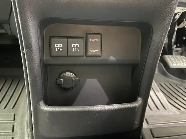 トヨタ ヴォクシー ZS 煌Ⅲ 鹿児島県 2021(令3)年 6.8万km ホワイトパールクリスタルシャイン ナビ/(フルセグTV/Bluetooth/HDMI/DVD/CD)/バックカメラ/Toyota Safety Sense/　・プリクラッシュセーフティ/　・レーンディパーチャーアラート/　・オートマチックハイビーム/　・先行車発進告知機能/横滑り防止/クルーズコントロール/両側パワースライドドア/ドライブレコーダー/ETC2.0/ハーフレザーシート/ラバーマット/電動格納ミラー/アイドリングストップ