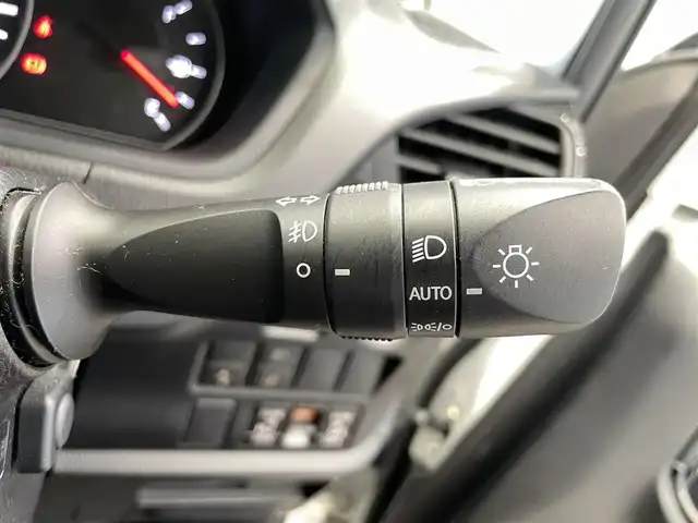 トヨタ ヴォクシー ZS 煌Ⅲ 鹿児島県 2021(令3)年 6.8万km ホワイトパールクリスタルシャイン ナビ/(フルセグTV/Bluetooth/HDMI/DVD/CD)/バックカメラ/Toyota Safety Sense/　・プリクラッシュセーフティ/　・レーンディパーチャーアラート/　・オートマチックハイビーム/　・先行車発進告知機能/横滑り防止/クルーズコントロール/両側パワースライドドア/ドライブレコーダー/ETC2.0/ハーフレザーシート/ラバーマット/電動格納ミラー/アイドリングストップ