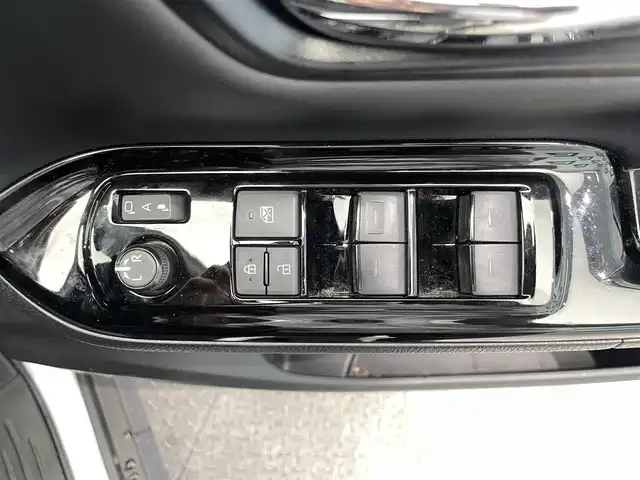 トヨタ ヴォクシー ZS 煌Ⅲ 鹿児島県 2021(令3)年 6.8万km ホワイトパールクリスタルシャイン ナビ/(フルセグTV/Bluetooth/HDMI/DVD/CD)/バックカメラ/Toyota Safety Sense/　・プリクラッシュセーフティ/　・レーンディパーチャーアラート/　・オートマチックハイビーム/　・先行車発進告知機能/横滑り防止/クルーズコントロール/両側パワースライドドア/ドライブレコーダー/ETC2.0/ハーフレザーシート/ラバーマット/電動格納ミラー/アイドリングストップ