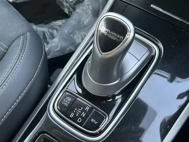 三菱 アウトランダー ＰＨＥＶ G プラスパッケージ 道南・函館 2021(令3)年 5.2万km アメジストブラック ・サンルーフ/・ハーフレザーシート/・ブラインドスポットモニター/・衝突軽減ブレーキ/・横滑り防止装置/・アイドリングストップ/・車線逸脱警報/・レーダークルーズコントロール/・純正SDナビ/・全方位カメラ/・フルセグTV/・ステアリングヒーター/・前席シートヒーター /・前席パワーシート/・パワーバックドア/・LEDヘッドライト/・オートハイビーム/・オートライト