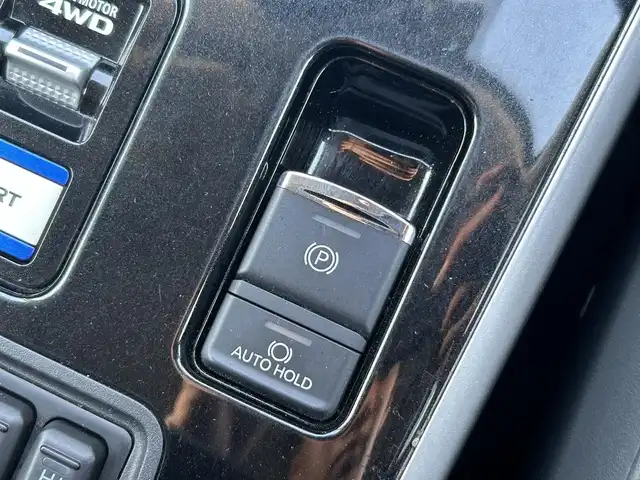 三菱 アウトランダー ＰＨＥＶ G プラスパッケージ 道南・函館 2021(令3)年 5.2万km アメジストブラック ・サンルーフ/・ハーフレザーシート/・ブラインドスポットモニター/・衝突軽減ブレーキ/・横滑り防止装置/・アイドリングストップ/・車線逸脱警報/・レーダークルーズコントロール/・純正SDナビ/・全方位カメラ/・フルセグTV/・ステアリングヒーター/・前席シートヒーター /・前席パワーシート/・パワーバックドア/・LEDヘッドライト/・オートハイビーム/・オートライト