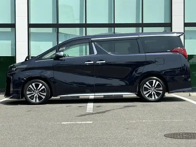トヨタ アルファード S Cパッケージ 和歌山県 2022(令4)年 2.2万km スパークリングブラックパールクリスタルシャイン 純正ナビ/フルセグＴＶ/（BT/CD/DVD/AM/FM/USB)/バックカメラ/横滑り防止/レーダークルーズコントロール/レーンキープアシスト/衝突被害軽減ブレーキ/オートライト/ブラインドスポットモニター/前後コーナーセンサー/サンルーフ/フリップダウンモニター/前後ドライブレコーダー/ビルトインETC/前席/・シートベンチレーション/・シートヒーター/・パワーシート/D席シートメモリー/電動リアゲート/両側パワースライド/ステアリングリモコン/ステアリングヒーター/LEDヘッドライト/フォグランプ