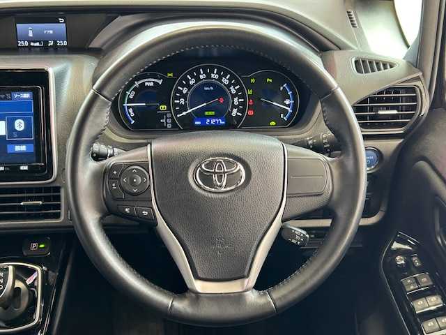 トヨタ ヴォクシー ハイブリッド ZS 埼玉県 2020(令2)年 2.2万km 黒 トヨタセーフティセンス/12.1インチフリップダウンモニター/純正9インチナビ/　　CD/DVD/フルセグ/USB/バックカメラ/両側パワースライドドア/クルーズコントロール/LEDヘッドライト/シートヒーター/純正16インチアルミホイール/プッシュスタート/アイドリングストップ/ETC2.0/禁煙車