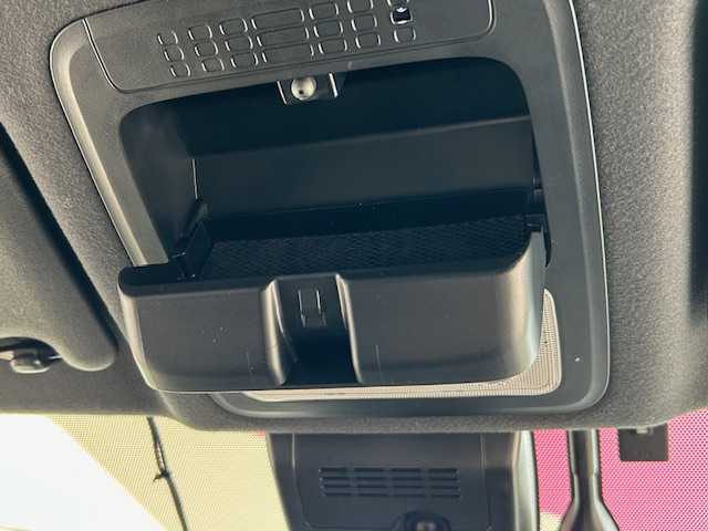トヨタ ヴォクシー ハイブリッド ZS 埼玉県 2020(令2)年 2.2万km 黒 トヨタセーフティセンス/12.1インチフリップダウンモニター/純正9インチナビ/　　CD/DVD/フルセグ/USB/バックカメラ/両側パワースライドドア/クルーズコントロール/LEDヘッドライト/シートヒーター/純正16インチアルミホイール/プッシュスタート/アイドリングストップ/ETC2.0/禁煙車