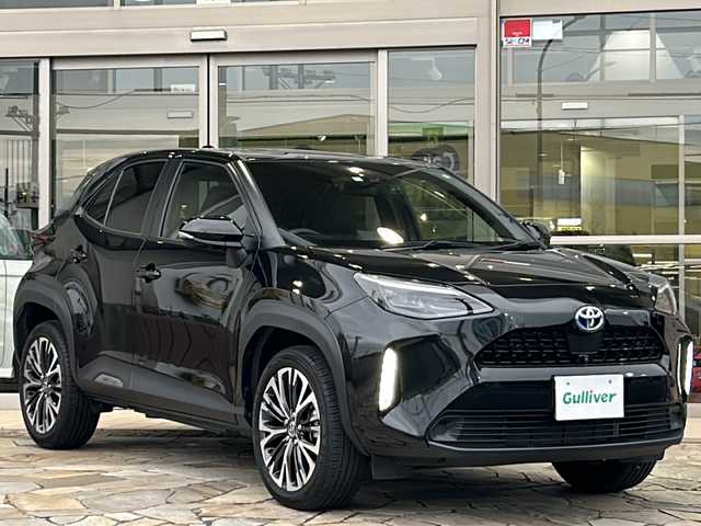 トヨタ ヤリスクロス ハイブリッド Z 静岡県 2023(令5)年 2万km ブラックマイカ 純正ディスプレイオーディオ/・AM/FM/・Bluetooth/・USB/・Miracast/主要装備/・全方位カメラ/・ドライブレコーダー/・運転席パワーシート/・運転席＋助手席シートヒーター/・ハンドルヒーター/・コーナーセンサー/・レーダークルコン/・衝突被害軽減システム/・ＬＥＤヘッドライト/・オートハイビーム/・ブラインドスポットモニター/・レーンキープアシスト/・電動パーキング