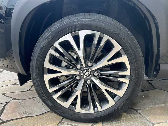 トヨタ ヤリスクロス ハイブリッド Z 静岡県 2023(令5)年 2万km ブラックマイカ 純正ディスプレイオーディオ/・AM/FM/・Bluetooth/・USB/・Miracast/主要装備/・全方位カメラ/・ドライブレコーダー/・運転席パワーシート/・運転席＋助手席シートヒーター/・ハンドルヒーター/・コーナーセンサー/・レーダークルコン/・衝突被害軽減システム/・ＬＥＤヘッドライト/・オートハイビーム/・ブラインドスポットモニター/・レーンキープアシスト/・電動パーキング