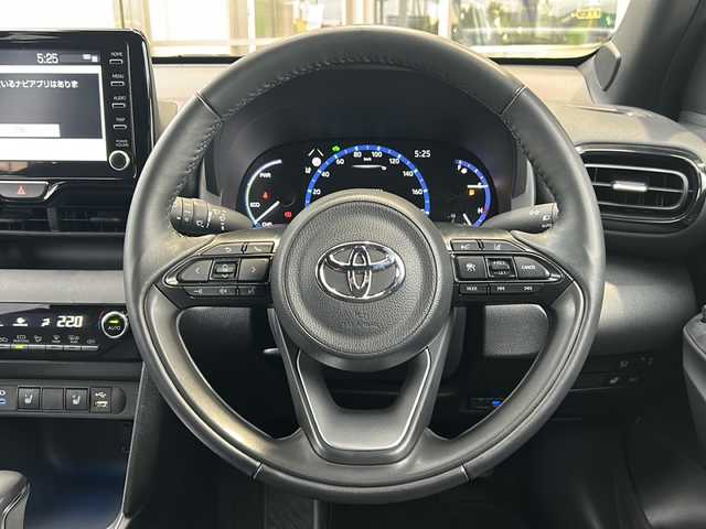 トヨタ ヤリスクロス ハイブリッド Z 静岡県 2023(令5)年 2万km ブラックマイカ 純正ディスプレイオーディオ/・AM/FM/・Bluetooth/・USB/・Miracast/主要装備/・全方位カメラ/・ドライブレコーダー/・運転席パワーシート/・運転席＋助手席シートヒーター/・ハンドルヒーター/・コーナーセンサー/・レーダークルコン/・衝突被害軽減システム/・ＬＥＤヘッドライト/・オートハイビーム/・ブラインドスポットモニター/・レーンキープアシスト/・電動パーキング
