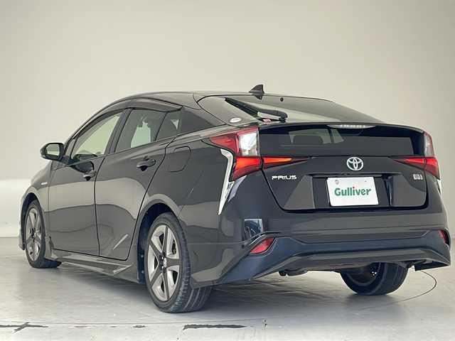 トヨタ プリウス Sツーリングセレクション 沖縄県 2019(令1)年 1.1万km アティチュードブラックマイカ ワンオーナー/純正ナビ(NSZT-W68T)/（フルセグＴＶ　ＤＶＤ　Ｂｌｕｅｔｏｏｔｈ接続　HDMI）/ドライブレコーダー/トヨタセーフティセンス/ステアリングスイッチ/モデリスタエアロ/レザーシート/シートヒーター/クリアランスソナー/LEDヘッドライト/オートライト/純正フロアマット/ドアバイザー/純正17インチアルミホイール/取扱説明書