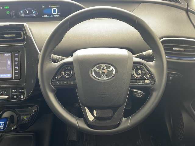 トヨタ プリウス Sツーリングセレクション 沖縄県 2019(令1)年 1.1万km アティチュードブラックマイカ ワンオーナー/純正ナビ(NSZT-W68T)/（フルセグＴＶ　ＤＶＤ　Ｂｌｕｅｔｏｏｔｈ接続　HDMI）/ドライブレコーダー/トヨタセーフティセンス/ステアリングスイッチ/モデリスタエアロ/レザーシート/シートヒーター/クリアランスソナー/LEDヘッドライト/オートライト/純正フロアマット/ドアバイザー/純正17インチアルミホイール/取扱説明書