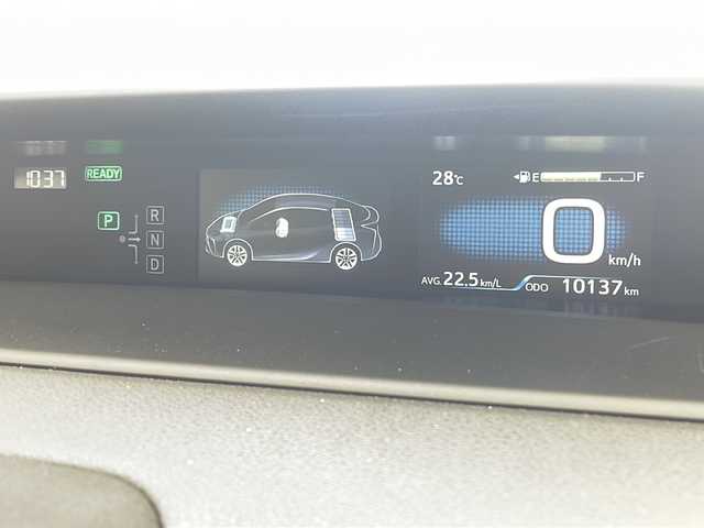 トヨタ プリウス Sツーリングセレクション 沖縄県 2019(令1)年 1.1万km アティチュードブラックマイカ ワンオーナー/純正ナビ(NSZT-W68T)/（フルセグＴＶ　ＤＶＤ　Ｂｌｕｅｔｏｏｔｈ接続　HDMI）/ドライブレコーダー/トヨタセーフティセンス/ステアリングスイッチ/モデリスタエアロ/レザーシート/シートヒーター/クリアランスソナー/LEDヘッドライト/オートライト/純正フロアマット/ドアバイザー/純正17インチアルミホイール/取扱説明書