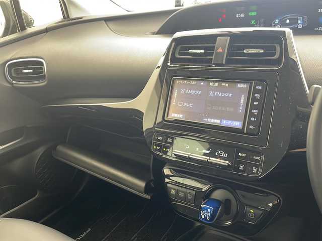 トヨタ プリウス Sツーリングセレクション 沖縄県 2019(令1)年 1.1万km アティチュードブラックマイカ ワンオーナー/純正ナビ(NSZT-W68T)/（フルセグＴＶ　ＤＶＤ　Ｂｌｕｅｔｏｏｔｈ接続　HDMI）/ドライブレコーダー/トヨタセーフティセンス/ステアリングスイッチ/モデリスタエアロ/レザーシート/シートヒーター/クリアランスソナー/LEDヘッドライト/オートライト/純正フロアマット/ドアバイザー/純正17インチアルミホイール/取扱説明書