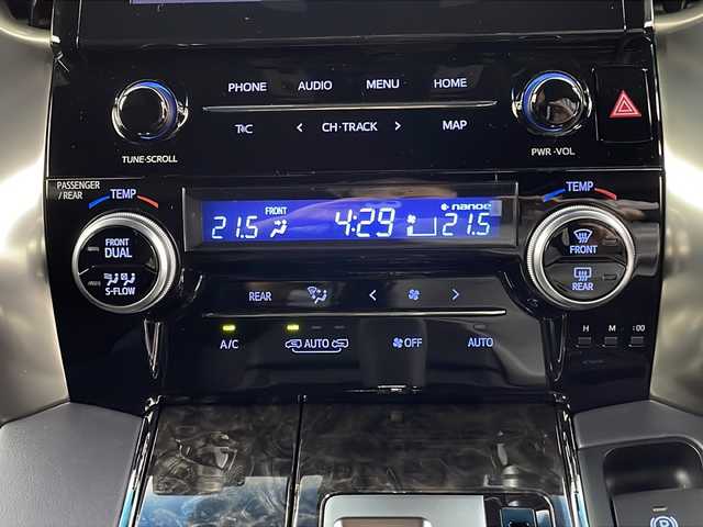 トヨタ ヴェルファイア ハイブリット ゴールデンアイズⅢ 新潟県 2022(令4)年 3.9万km ブラック ４WD/トヨタセーフティセンス/ワンオーナー/純正フリップダウンモニター/ツインサンルーフ/純正メモリナビ/　　CD/DVD/AM/FM/フルセグ/BT/ミラーキャスト/　　applecarplay/androidauto/バックモニター/両側パワースライドドア/パワーバックドア/レーダークルーズコントロール/LEDオートライト/オートマチックハイビーム」/ハーフレザーシート/オットマン/17インチ純正アルミホイール付/リアオートエアコン/AC100V/電動パーキングブレーキ/オートブレーキホールド/純正フロアマット/純正ドアバイザー/純正DVDデッキ/スペアキー/スマートキー/ETC
