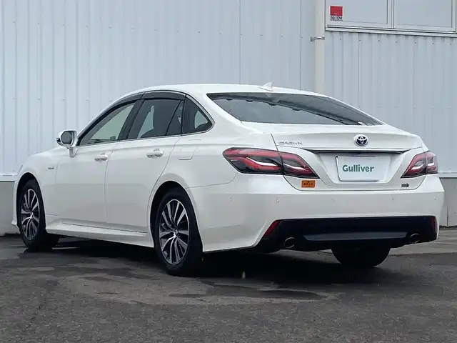 トヨタ クラウン ハイブリッド S Cパッケージ 愛媛県 2019(令1)年 3.9万km ホワイトパールクリスタルシャイン 純正ナビ（Bluetooth/フルセグテレビ/SD）/DVD/Blu-ray再生機能/全周囲カメラ/ビルトインETC/純正17インチアルミホイール/純正フロアマット/純正ドアバイザー/アダプティブクルーズコントロール/パドルシフト/ステアリングヒーター/シートヒーター/ABS/横滑り防止装置/前後コーナーセンサー/レーンキープアシスト/盗難防止装置/ブラインドスポットモニター/LEDヘッドライト/フォグランプ