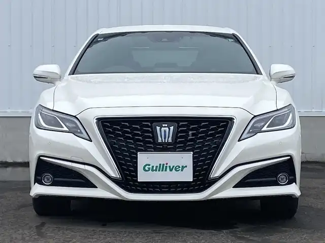 トヨタ クラウン ハイブリッド S Cパッケージ 愛媛県 2019(令1)年 3.9万km ホワイトパールクリスタルシャイン 純正ナビ（Bluetooth/フルセグテレビ/SD）/DVD/Blu-ray再生機能/全周囲カメラ/ビルトインETC/純正17インチアルミホイール/純正フロアマット/純正ドアバイザー/アダプティブクルーズコントロール/パドルシフト/ステアリングヒーター/シートヒーター/ABS/横滑り防止装置/前後コーナーセンサー/レーンキープアシスト/盗難防止装置/ブラインドスポットモニター/LEDヘッドライト/フォグランプ