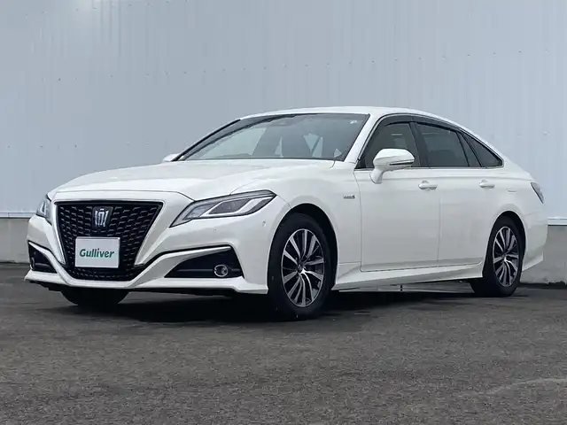 トヨタ クラウン ハイブリッド S Cパッケージ 愛媛県 2019(令1)年 3.9万km ホワイトパールクリスタルシャイン 純正ナビ（Bluetooth/フルセグテレビ/SD）/DVD/Blu-ray再生機能/全周囲カメラ/ビルトインETC/純正17インチアルミホイール/純正フロアマット/純正ドアバイザー/アダプティブクルーズコントロール/パドルシフト/ステアリングヒーター/シートヒーター/ABS/横滑り防止装置/前後コーナーセンサー/レーンキープアシスト/盗難防止装置/ブラインドスポットモニター/LEDヘッドライト/フォグランプ