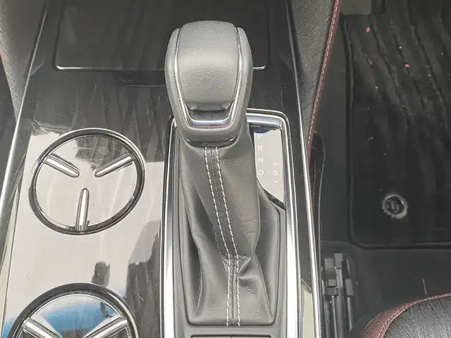 トヨタ クラウン ハイブリッド S Cパッケージ 愛媛県 2019(令1)年 3.9万km ホワイトパールクリスタルシャイン 純正ナビ（Bluetooth/フルセグテレビ/SD）/DVD/Blu-ray再生機能/全周囲カメラ/ビルトインETC/純正17インチアルミホイール/純正フロアマット/純正ドアバイザー/アダプティブクルーズコントロール/パドルシフト/ステアリングヒーター/シートヒーター/ABS/横滑り防止装置/前後コーナーセンサー/レーンキープアシスト/盗難防止装置/ブラインドスポットモニター/LEDヘッドライト/フォグランプ