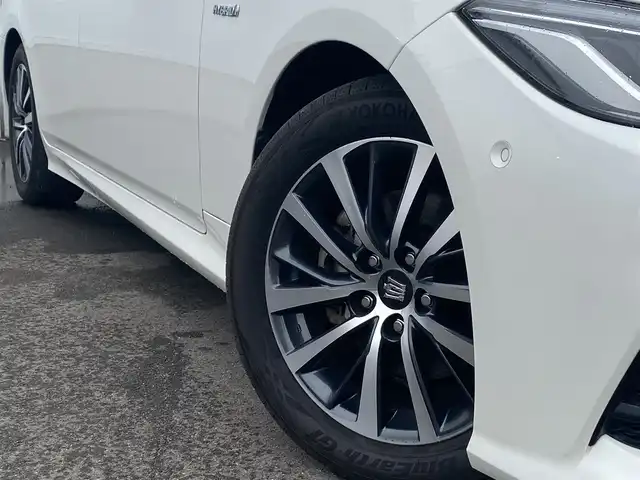 トヨタ クラウン ハイブリッド S Cパッケージ 愛媛県 2019(令1)年 3.9万km ホワイトパールクリスタルシャイン 純正ナビ（Bluetooth/フルセグテレビ/SD）/DVD/Blu-ray再生機能/全周囲カメラ/ビルトインETC/純正17インチアルミホイール/純正フロアマット/純正ドアバイザー/アダプティブクルーズコントロール/パドルシフト/ステアリングヒーター/シートヒーター/ABS/横滑り防止装置/前後コーナーセンサー/レーンキープアシスト/盗難防止装置/ブラインドスポットモニター/LEDヘッドライト/フォグランプ