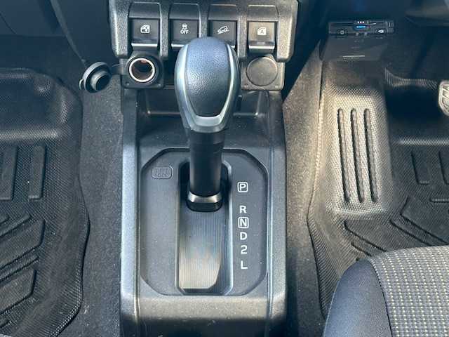 スズキ ジムニー XC 茨城県 2021(令3)年 4.9万km ジャングルグリーン ディスプレイオーディオ/Bluetooth接続/バックカメラ/ETC/クルーズコントロール/純正アルミホイール/前席シートヒーター/背面タイヤ/レーンキープアシスト/オートライト/ダウンヒルアシストコントロール/LEDヘッドライト/スマートキー