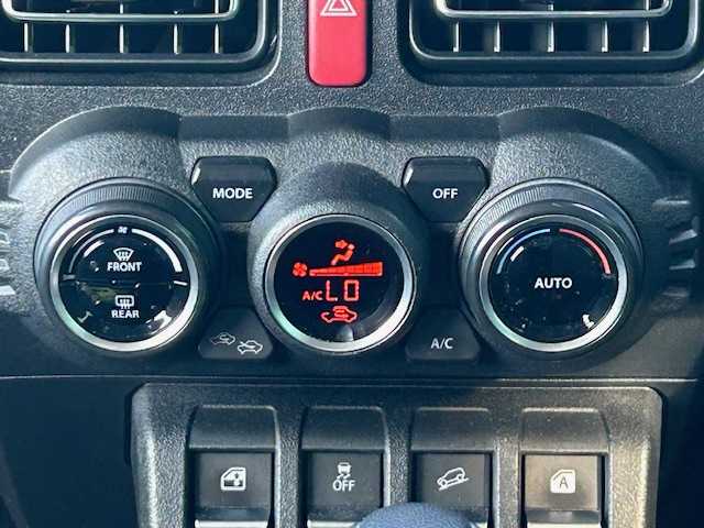 スズキ ジムニー XC 茨城県 2021(令3)年 4.9万km ジャングルグリーン ディスプレイオーディオ/Bluetooth接続/バックカメラ/ETC/クルーズコントロール/純正アルミホイール/前席シートヒーター/背面タイヤ/レーンキープアシスト/オートライト/ダウンヒルアシストコントロール/LEDヘッドライト/スマートキー