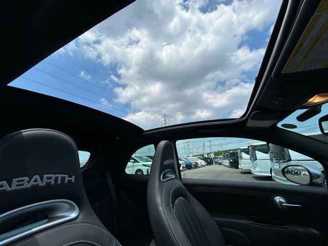 アバルト ５９５Ｃ ツーリズモ 千葉県 2020(令2)年 2万km グレー サンルーフ/ブラックレザーシート/純正ディスプレイオーディオ/AM/FM/Bluetooth/バックカメラ/ETC/ドライブレコーダー/ステアリングスイッチ/パドルシフト/リモコンキー/スペアキー×１/純正17インチアルミホイール/純正フロアマット/保証書・取扱説明書