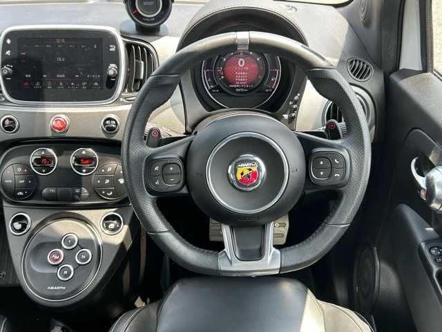 アバルト ５９５Ｃ ツーリズモ 千葉県 2020(令2)年 2万km グレー サンルーフ/ブラックレザーシート/純正ディスプレイオーディオ/AM/FM/Bluetooth/バックカメラ/ETC/ドライブレコーダー/ステアリングスイッチ/パドルシフト/リモコンキー/スペアキー×１/純正17インチアルミホイール/純正フロアマット/保証書・取扱説明書
