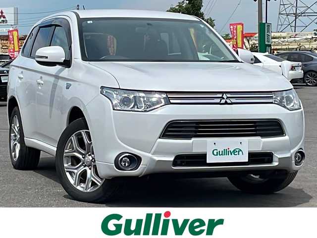 三菱 アウトランダー ＰＨＥＶ G 道央・札幌 2014(平26)年 8.6万km シルキーホワイト ４WD/プラグインハイブリッド/社外SDナビ/CD/DVD/BT/フルセグ/横滑り防止装置/クルーズコントロール/バックカメラ/ETC/ECOMODE/前席シートヒーター/ハーフレザーシート/革巻きステアリング/ステアリングリモコン/パドルシフト/プッシュスタート/スマートキー/HIDヘッドライト/オートライト/フォグランプ/電動格納ミラー/ウィンカーミラー/純正フロアマット/ドアバイザー/スペアキー
