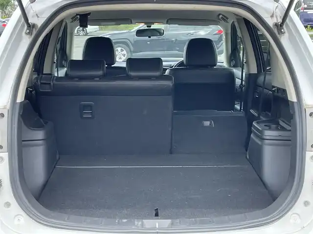 三菱 アウトランダー ＰＨＥＶ G 道央・札幌 2014(平26)年 8.6万km シルキーホワイト ４WD/プラグインハイブリッド/社外SDナビ/CD/DVD/BT/フルセグ/横滑り防止装置/クルーズコントロール/バックカメラ/ETC/ECOMODE/前席シートヒーター/ハーフレザーシート/革巻きステアリング/ステアリングリモコン/パドルシフト/プッシュスタート/スマートキー/HIDヘッドライト/オートライト/フォグランプ/電動格納ミラー/ウィンカーミラー/純正フロアマット/ドアバイザー/スペアキー
