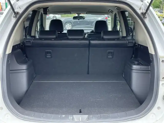 三菱 アウトランダー ＰＨＥＶ G 道央・札幌 2014(平26)年 8.6万km シルキーホワイト ４WD/プラグインハイブリッド/社外SDナビ/CD/DVD/BT/フルセグ/横滑り防止装置/クルーズコントロール/バックカメラ/ETC/ECOMODE/前席シートヒーター/ハーフレザーシート/革巻きステアリング/ステアリングリモコン/パドルシフト/プッシュスタート/スマートキー/HIDヘッドライト/オートライト/フォグランプ/電動格納ミラー/ウィンカーミラー/純正フロアマット/ドアバイザー/スペアキー