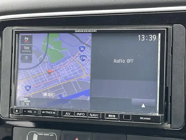 三菱 アウトランダー ＰＨＥＶ G 道央・札幌 2014(平26)年 8.6万km シルキーホワイト ４WD/プラグインハイブリッド/社外SDナビ/CD/DVD/BT/フルセグ/横滑り防止装置/クルーズコントロール/バックカメラ/ETC/ECOMODE/前席シートヒーター/ハーフレザーシート/革巻きステアリング/ステアリングリモコン/パドルシフト/プッシュスタート/スマートキー/HIDヘッドライト/オートライト/フォグランプ/電動格納ミラー/ウィンカーミラー/純正フロアマット/ドアバイザー/スペアキー