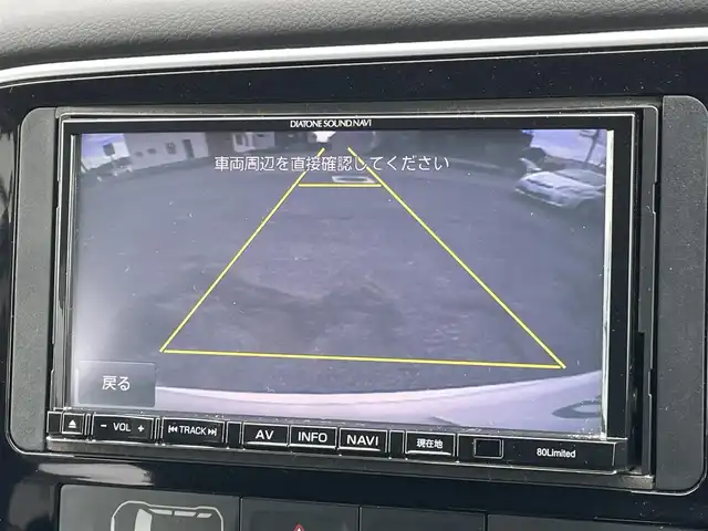 三菱 アウトランダー ＰＨＥＶ G 道央・札幌 2014(平26)年 8.6万km シルキーホワイト ４WD/プラグインハイブリッド/社外SDナビ/CD/DVD/BT/フルセグ/横滑り防止装置/クルーズコントロール/バックカメラ/ETC/ECOMODE/前席シートヒーター/ハーフレザーシート/革巻きステアリング/ステアリングリモコン/パドルシフト/プッシュスタート/スマートキー/HIDヘッドライト/オートライト/フォグランプ/電動格納ミラー/ウィンカーミラー/純正フロアマット/ドアバイザー/スペアキー