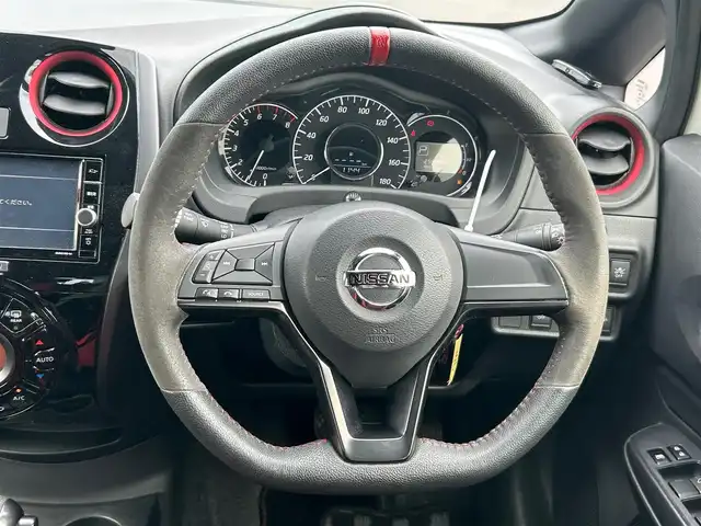 日産 ノート ニスモ 宮城県 2020(令2)年 3万km パール インテリジェントアラウンドビューモニター/＋インテリジェントルームミラー＋ドアミラーヒーター/LEDヘッドランプ/＝＝＝/インテリジェントエマージェンシーブレーキ/車線逸脱警報/踏み間違い防止アシスト/コーナーセンサー/ハイビームアシスト/純正ナビ（MP319D-W）/・CD/DVD/・Bluetooth/・フルセグTV/ETC/ドライブレコーダー/革巻きステアリング/ステアリングスイッチ/フォグランプ/オートライト/スマートキー＆プッシュスタート/電動格納ミラー/純正16インチAW/純正フロアマット/Wエアバッグ