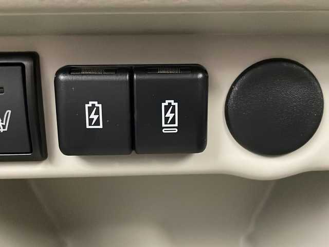 スズキ ラパン ＬＣ X 千葉県 2024(令6)年 0.3万km フォーンベージュメタリック/アーバンブラウン 2トーン セーフティサポート（予防安全技術）/・デュアルカメラブレーキサポート/・誤発進抑制機能（後方含む）/・後退時ブレーキサポート/・車線逸脱警報機能/・先行車発進お知らせ機能/・ハイビームアシスト/・リヤパーキングセンサー/・ふらつき警報機能/・標識認識機能/ハーフレザーシート/LEDヘッドライト/スマートキー
