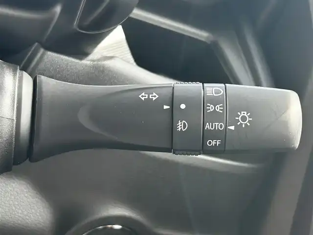 スズキ スペーシア カスタム HYBRID XS ターボ 福島県 2024(令6)年 0.7万km ピュアホワイトP スズキセーフティサポート/デュアルセンサーブレーキサポートII/アダプティブクルーズコントロール/車線維持支援機能/車線逸脱抑制機能/車線逸脱警報機能/ふらつき警報機能/標識認識機能/ハイビームアシスト/発進お知らせ機能/ヘッドアップディスプレイ/誤発進抑制機能/後方誤発進抑制機能/純正ナビゲーション/型番：CN-HZ885/【CD/DVD/SD/USB/BT/TV】/バックカメラ/ビルトインETC2.0/両側電動スライドドア/前席シートヒーター/ステアリングヒーター/ステアリングリモコン/パドルシフト/アイドリングストップ/リアサーキュレーター/シートバックテーブル/リアドアロールサンシェード/LEDオートライト/LEDフォグランプ/純正フロアマット/純正ドアバイザー