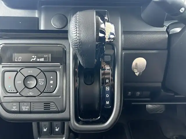 スズキ スペーシア カスタム HYBRID XS ターボ 福島県 2024(令6)年 0.7万km ピュアホワイトP スズキセーフティサポート/デュアルセンサーブレーキサポートII/アダプティブクルーズコントロール/車線維持支援機能/車線逸脱抑制機能/車線逸脱警報機能/ふらつき警報機能/標識認識機能/ハイビームアシスト/発進お知らせ機能/ヘッドアップディスプレイ/誤発進抑制機能/後方誤発進抑制機能/純正ナビゲーション/型番：CN-HZ885/【CD/DVD/SD/USB/BT/TV】/バックカメラ/ビルトインETC2.0/両側電動スライドドア/前席シートヒーター/ステアリングヒーター/ステアリングリモコン/パドルシフト/アイドリングストップ/リアサーキュレーター/シートバックテーブル/リアドアロールサンシェード/LEDオートライト/LEDフォグランプ/純正フロアマット/純正ドアバイザー