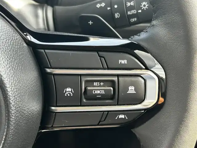 スズキ スペーシア カスタム HYBRID XS ターボ 福島県 2024(令6)年 0.7万km ピュアホワイトP スズキセーフティサポート/デュアルセンサーブレーキサポートII/アダプティブクルーズコントロール/車線維持支援機能/車線逸脱抑制機能/車線逸脱警報機能/ふらつき警報機能/標識認識機能/ハイビームアシスト/発進お知らせ機能/ヘッドアップディスプレイ/誤発進抑制機能/後方誤発進抑制機能/純正ナビゲーション/型番：CN-HZ885/【CD/DVD/SD/USB/BT/TV】/バックカメラ/ビルトインETC2.0/両側電動スライドドア/前席シートヒーター/ステアリングヒーター/ステアリングリモコン/パドルシフト/アイドリングストップ/リアサーキュレーター/シートバックテーブル/リアドアロールサンシェード/LEDオートライト/LEDフォグランプ/純正フロアマット/純正ドアバイザー