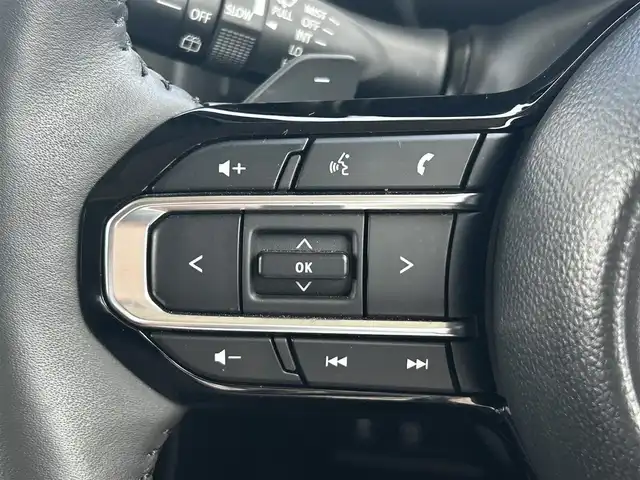 スズキ スペーシア カスタム HYBRID XS ターボ 福島県 2024(令6)年 0.7万km ピュアホワイトP スズキセーフティサポート/デュアルセンサーブレーキサポートII/アダプティブクルーズコントロール/車線維持支援機能/車線逸脱抑制機能/車線逸脱警報機能/ふらつき警報機能/標識認識機能/ハイビームアシスト/発進お知らせ機能/ヘッドアップディスプレイ/誤発進抑制機能/後方誤発進抑制機能/純正ナビゲーション/型番：CN-HZ885/【CD/DVD/SD/USB/BT/TV】/バックカメラ/ビルトインETC2.0/両側電動スライドドア/前席シートヒーター/ステアリングヒーター/ステアリングリモコン/パドルシフト/アイドリングストップ/リアサーキュレーター/シートバックテーブル/リアドアロールサンシェード/LEDオートライト/LEDフォグランプ/純正フロアマット/純正ドアバイザー